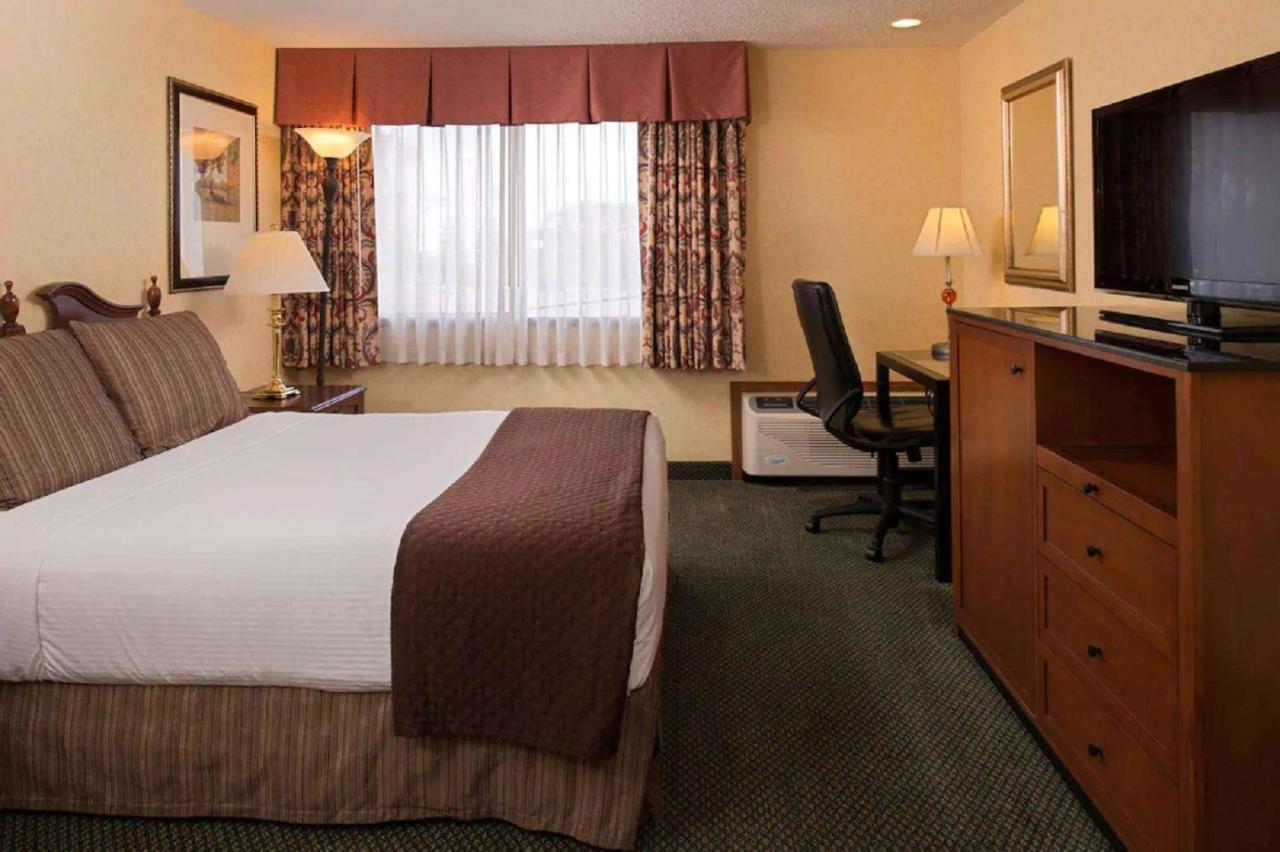 Red Lion Hotel Pasco Airport & Conference Center Buitenkant foto