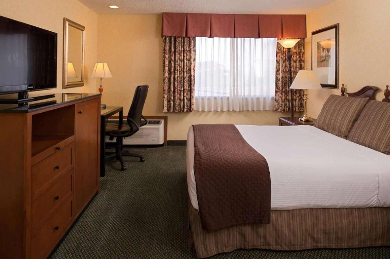 Red Lion Hotel Pasco Airport & Conference Center Buitenkant foto