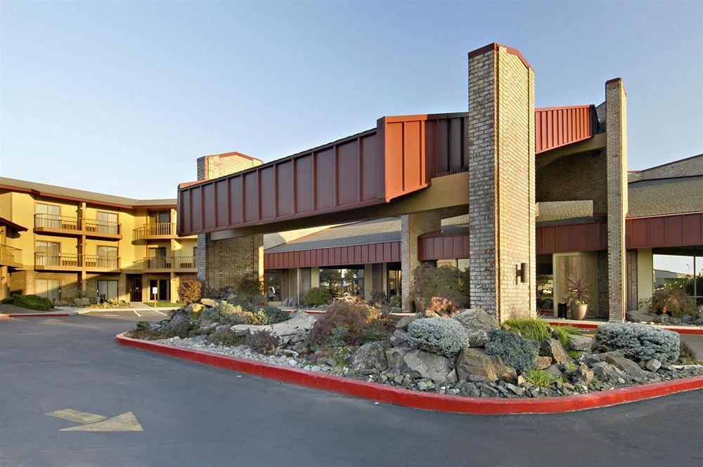 Red Lion Hotel Pasco Airport & Conference Center Buitenkant foto