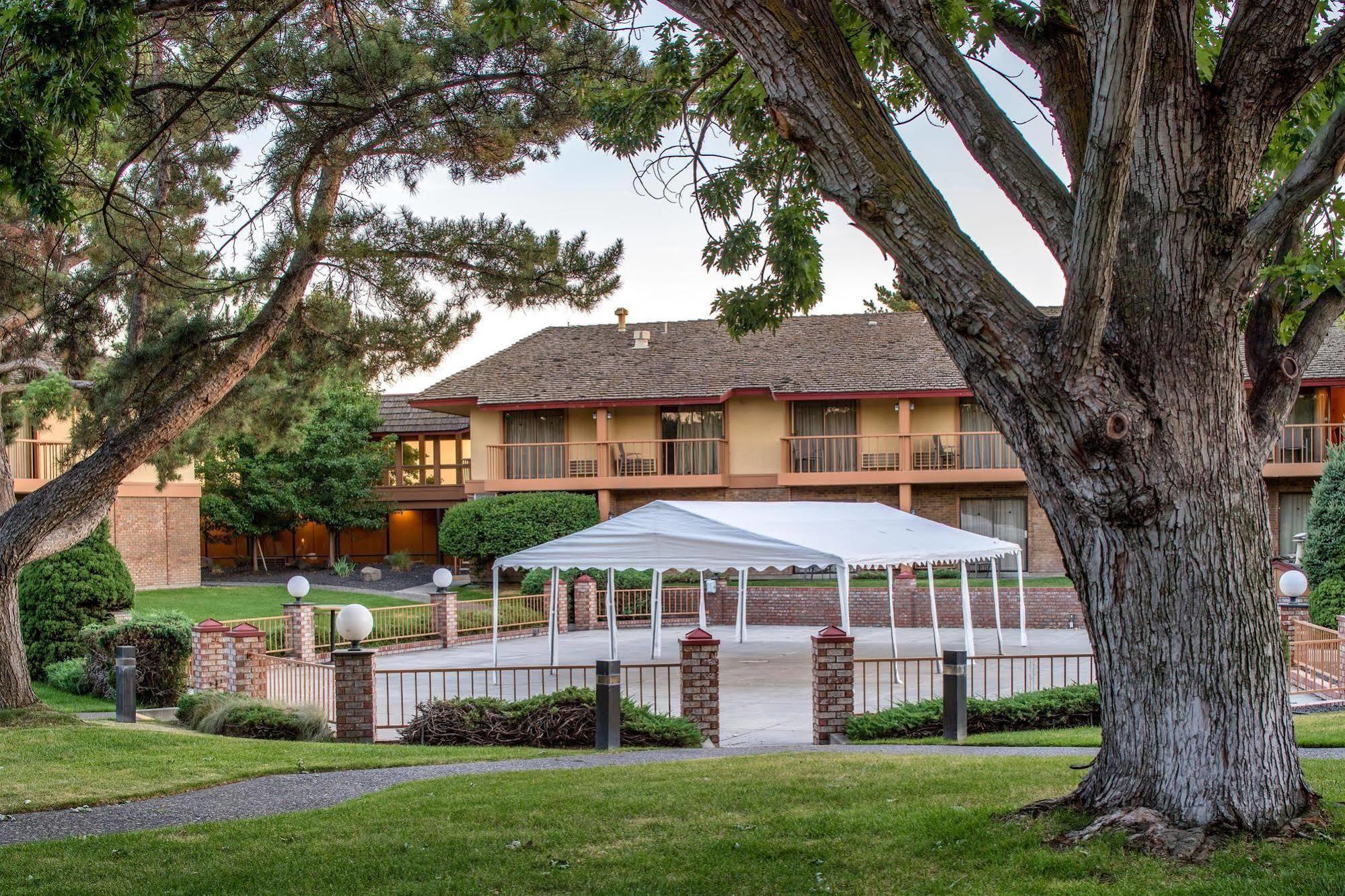 Red Lion Hotel Pasco Airport & Conference Center Buitenkant foto