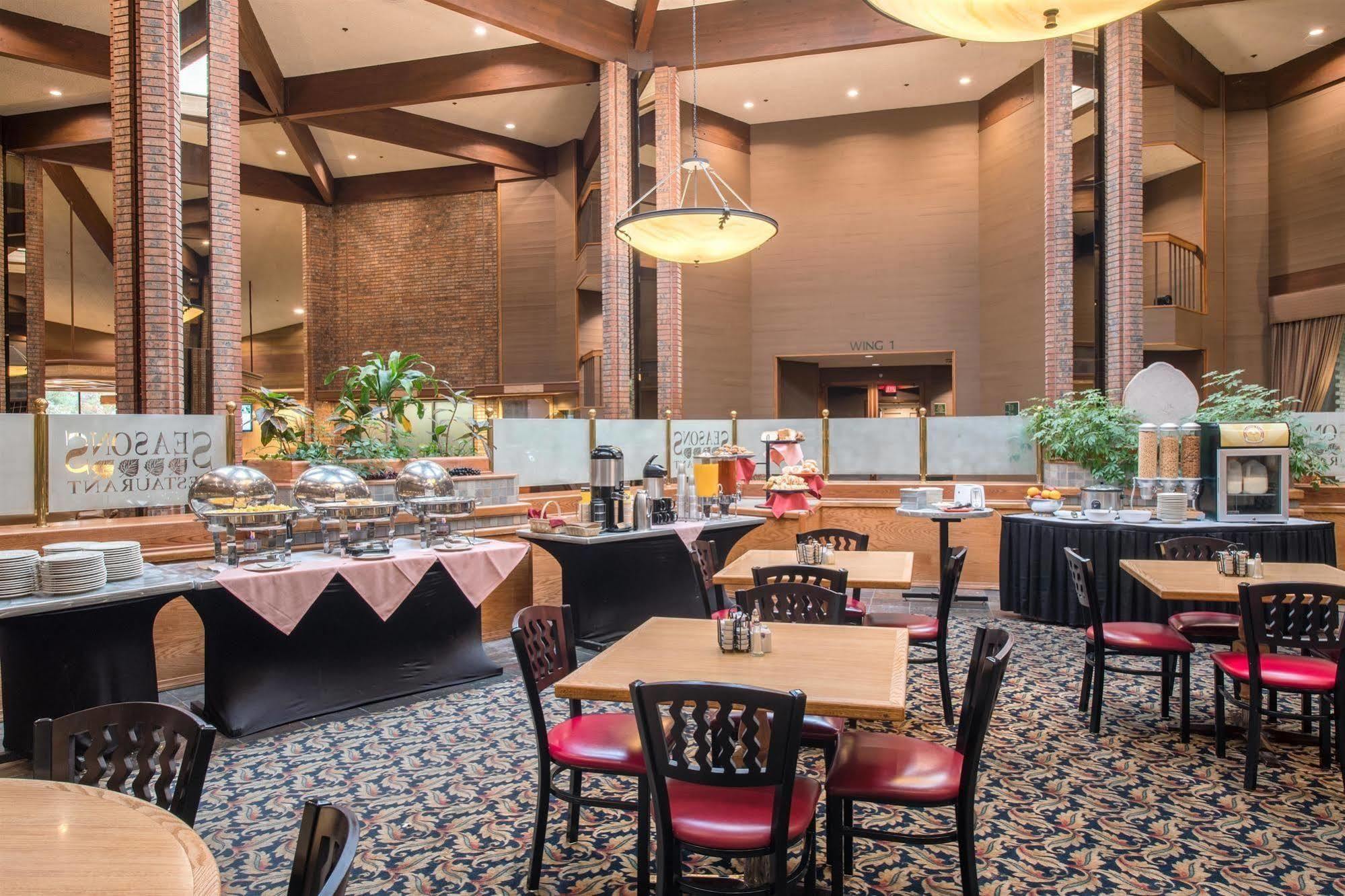 Red Lion Hotel Pasco Airport & Conference Center Buitenkant foto
