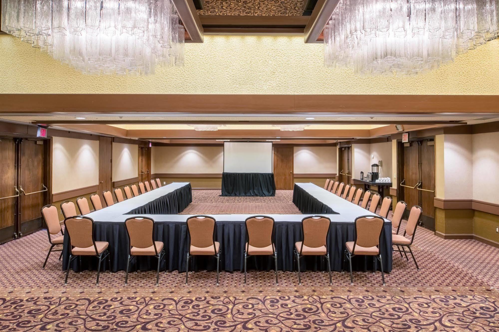 Red Lion Hotel Pasco Airport & Conference Center Buitenkant foto